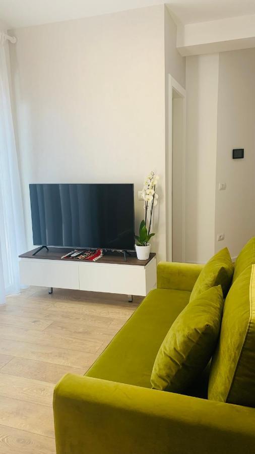 Proper Central Apartment Тирана Экстерьер фото