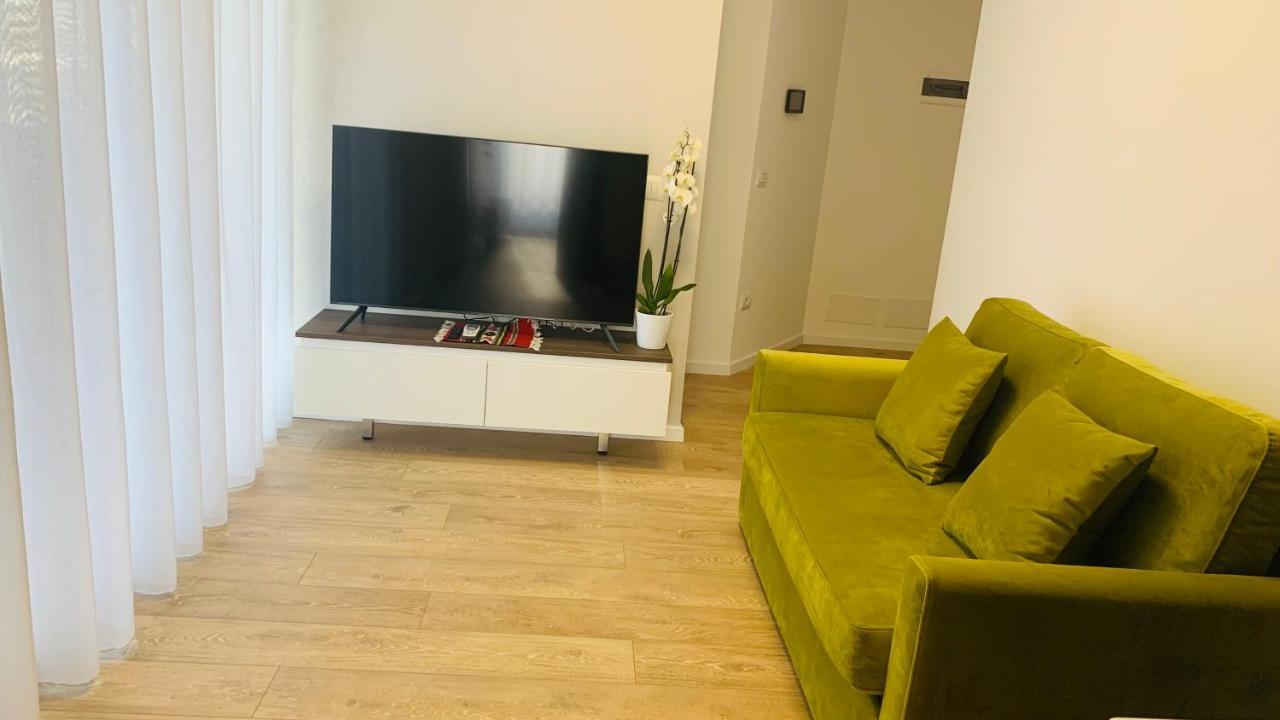 Proper Central Apartment Тирана Экстерьер фото